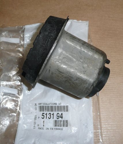 Tuleja tylnej belki Peugeot 206 tylna