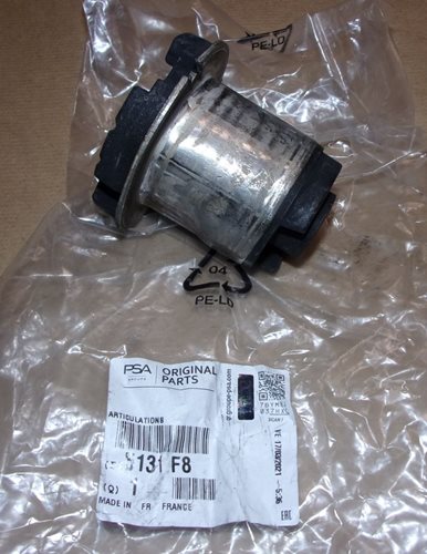 Tuleja tylnej belki Peugeot 206 przednia