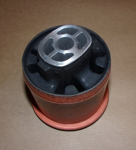 Tuleja tylnej belki Peugeot 308 3008