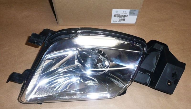 Lampa przeciwmgłowa Peugeot 308 prawa