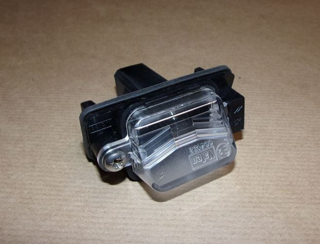 Lampa tablicy rejestracyjnej Citroen Berlingo Peugeot 306 Peugeot 406