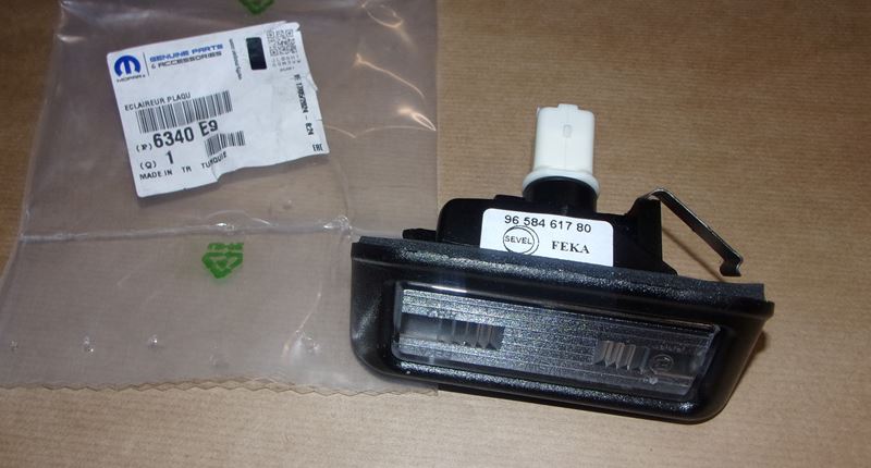 Lampa tablicy rejestracyjnej Citroen Jumpy III Peugeot Expert III