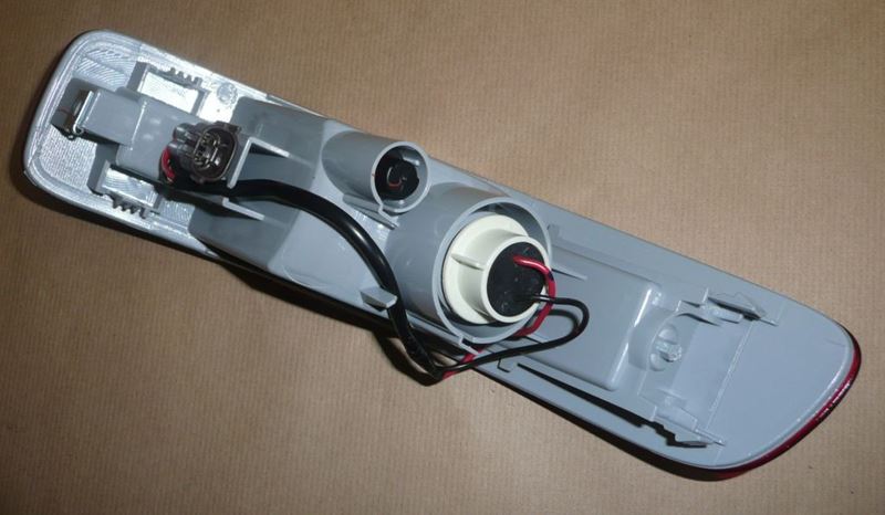 Lampa przeciwmgłowa Citroen C-Crosser Peugeot 4007 tył