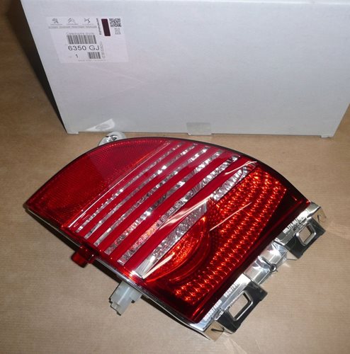 Lampa przeciwmgłowa Peugeot 2008 tył prawa