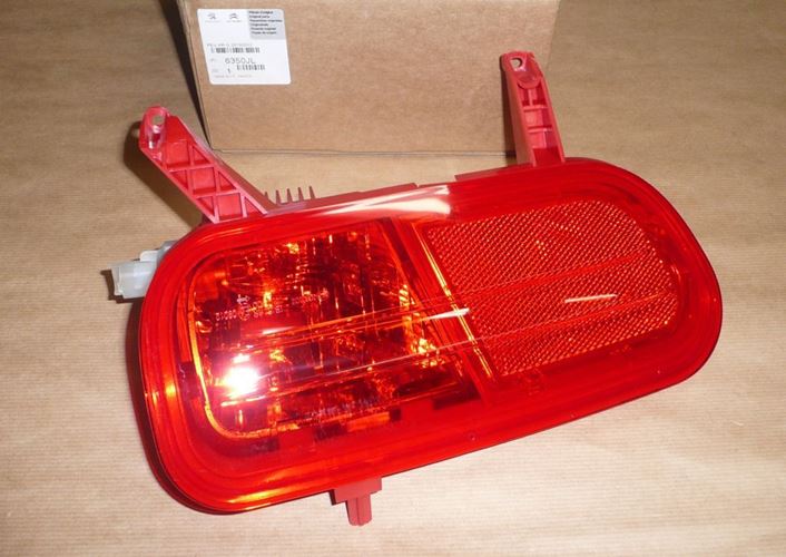 Lampa przeciwmgłowa Peugeot 5008 lewa tył