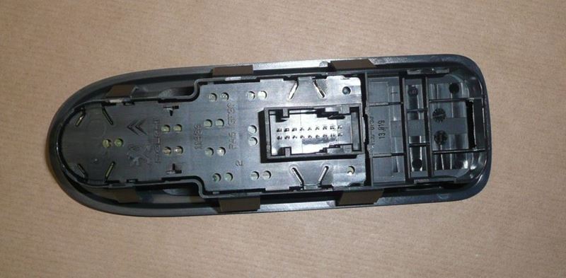 Przycisk podnoszenia i opuszczania szyb Peugeot 308 T7