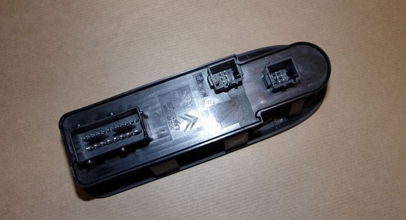 Przycisk podnoszenia i opuszczania szyb Citroen C5 III Peugeot 308