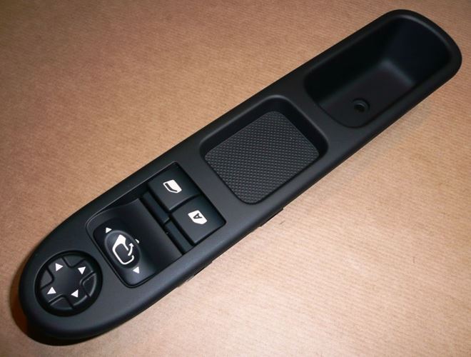 Przycisk podnoszenia i opuszczania szyb Peugeot 207