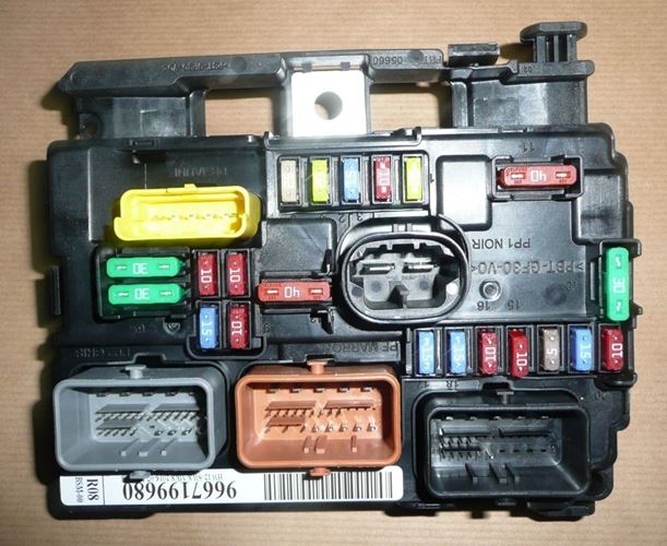 Skrzynka bezpieczników Citroen C2 C3 Peugeot 207 1007