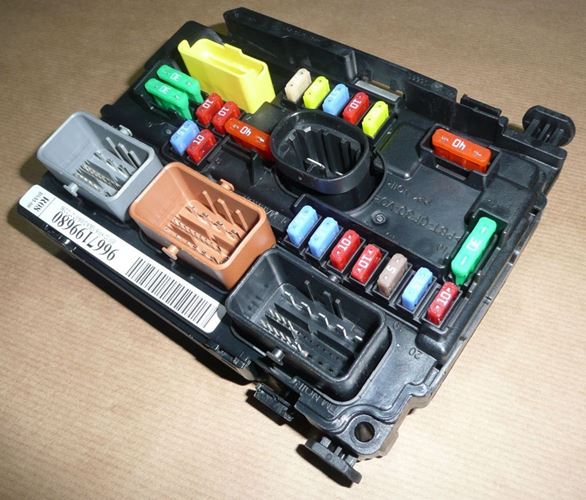 Skrzynka bezpieczników Citroen C2 C3 Peugeot 207 1007