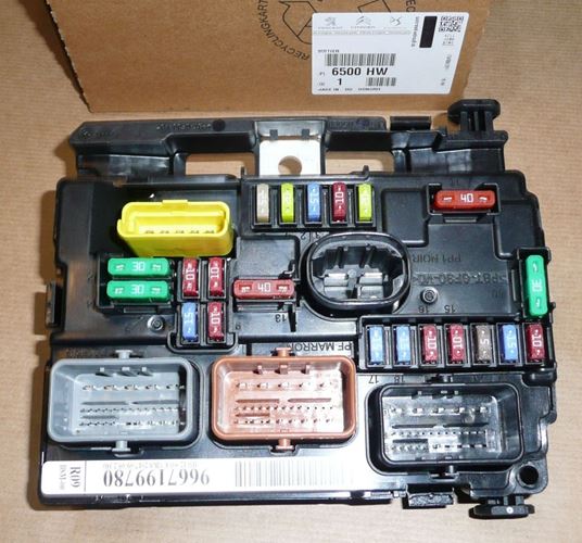 Skrzynka bezpieczników Citroen C3 Picasso Peugeot 207