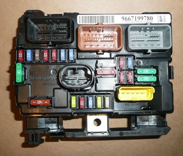 Skrzynka bezpieczników Citroen C3 Picasso Peugeot 207