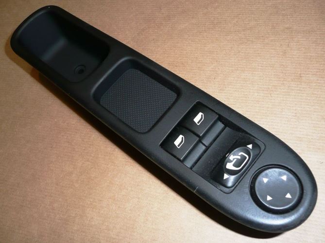 Przycisk podnoszenia i opuszczania szyb Peugeot 307