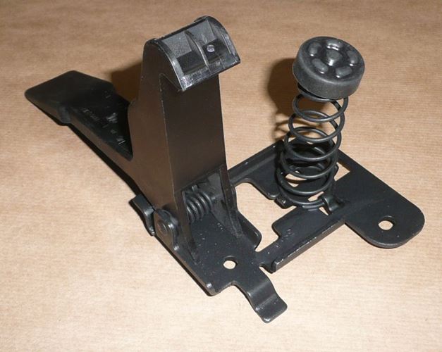 Uchwyt zamka maski Renault Scenic III