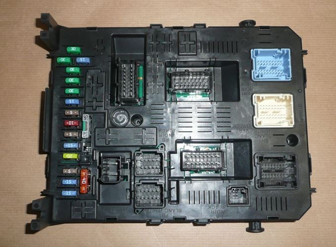 Skrzynka bezpieczników Citroen C5 II