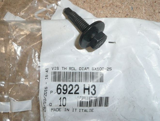 Śruba zderzaka Citroen C3 III tył