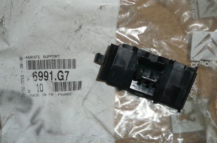 Klamra wspornika skrzynki bezpieczników Citroen C5 III