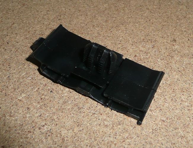 Klamra wspornika skrzynki bezpieczników Citroen C5 III