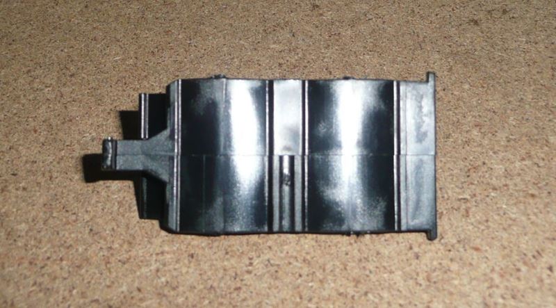 Klamra wspornika skrzynki bezpieczników Citroen C5 III