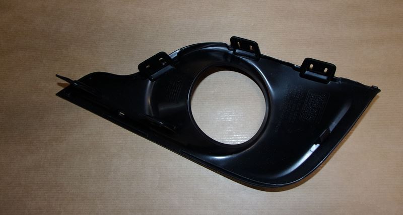 Ramka halogenu Citroen DS4 lewa czarna