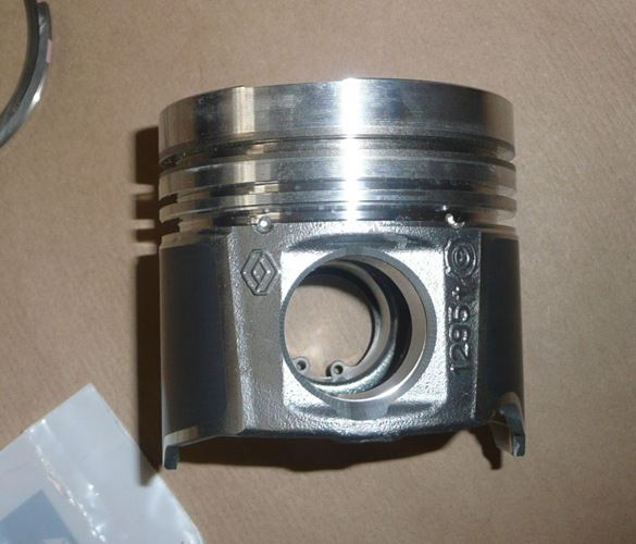 Tłok Renault Master II 1.9 Dci