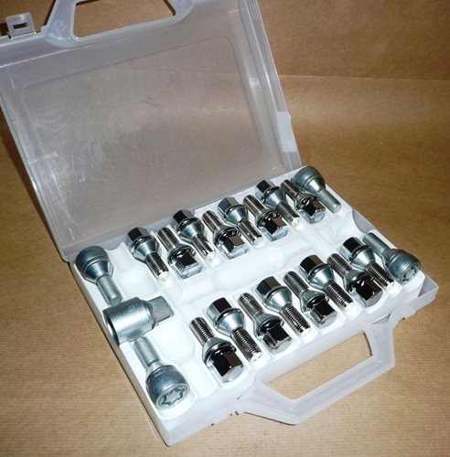 Zestaw śrub kół Renault Megane III