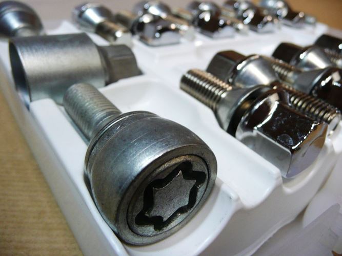 Zestaw śrub kół Renault Megane III