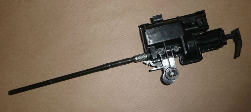 Mechanizm klapki wlewu paliwa Renault Clio IV