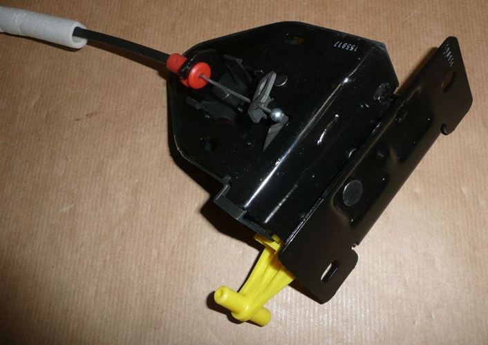 Zaczep drzwi tylnych Renault Trafic II prawy