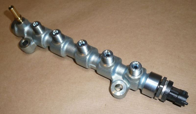 Rampa wtrysku Renault Trafic II 2.5 Dci