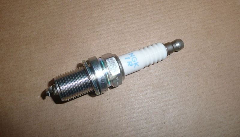 Świeca zapłonowa Renault Megane III 1.6 16V