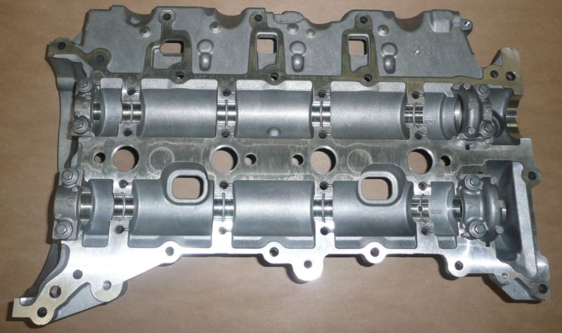 Głowica silnika Renault Trafic II III 2.0 Dci