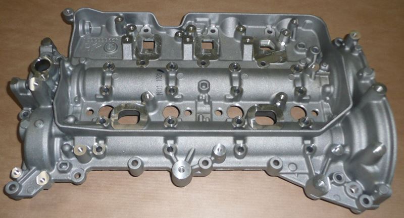 Głowica silnika Renault Trafic II III 2.0 Dci