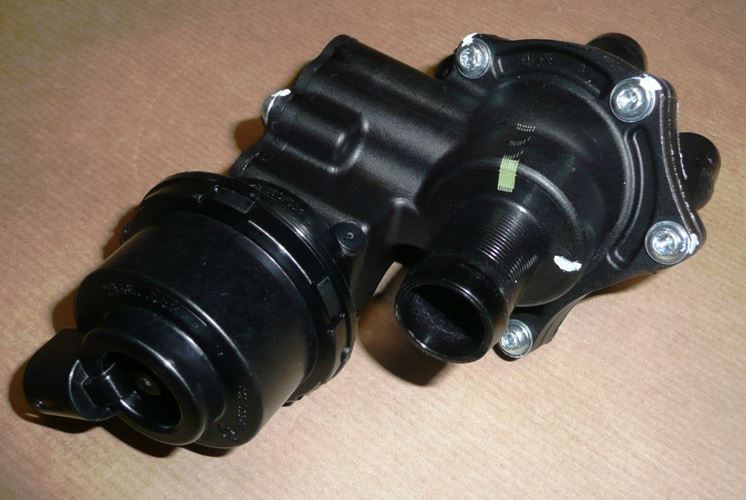 Pompa obiegu wody Renault Master III 2.3 Dci