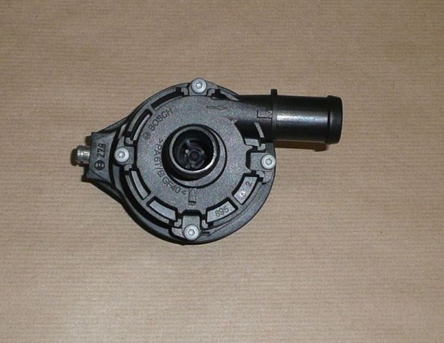 Pompa obiegu wody Renault Clio IV 1.6/2.3 Dci