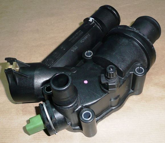 Obudowa termostatu Citroen C5 C6 Peugeot 407 2.2 Hdi