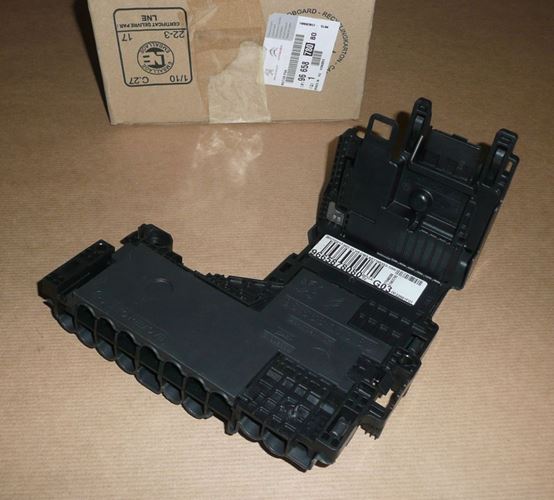 Skrzynka bezpieczników Citroen C4 II