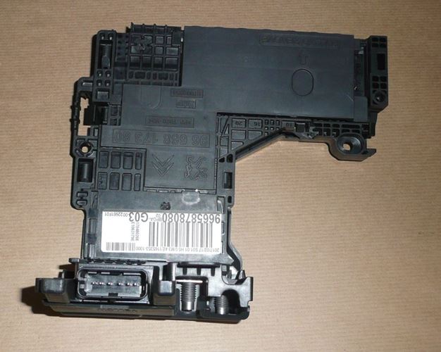 Skrzynka bezpieczników Citroen C4 II