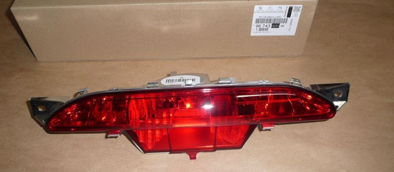 Lampa przeciwmgłowa Citroen C4 III Citroen DS3 Peugeot 208 tył