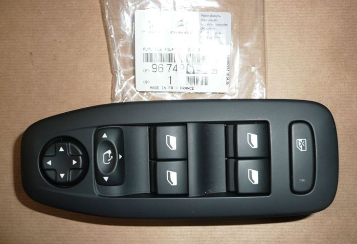 Przycisk podnoszenia i opuszczania szyb Peugeot 208 2008