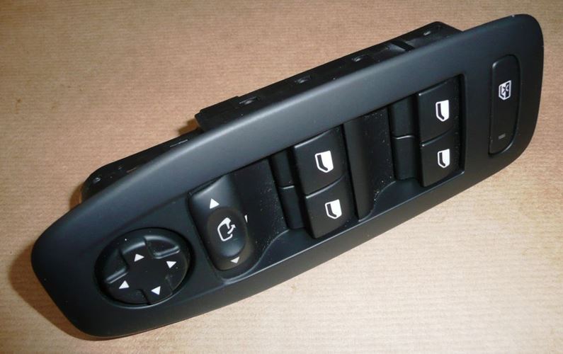 Przycisk podnoszenia i opuszczania szyb Peugeot 208 2008