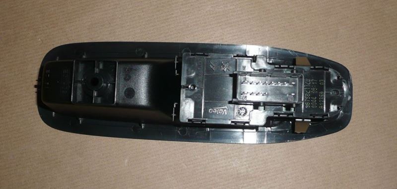 Przycisk podnoszenia i opuszczania szyb Peugeot 208