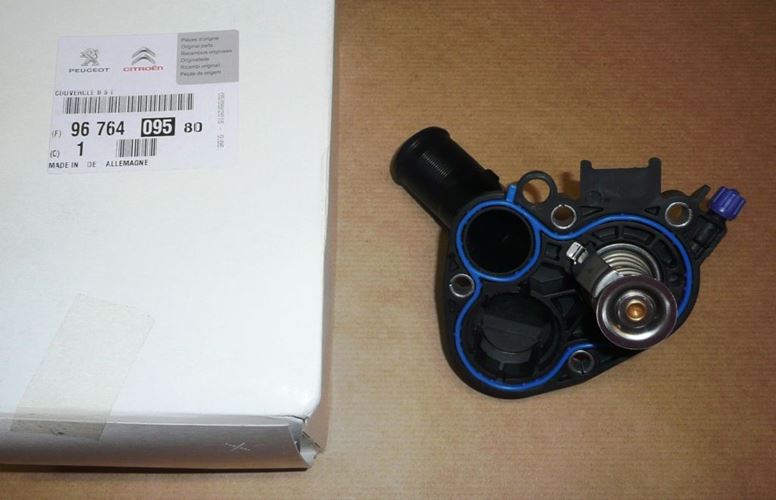 Obudowa termostatu Citroen C1 C3 Peugeot 108 1.2 Vti