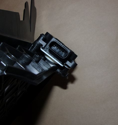 Żaluzja (roleta) chłodnicy Peugeot 308 II