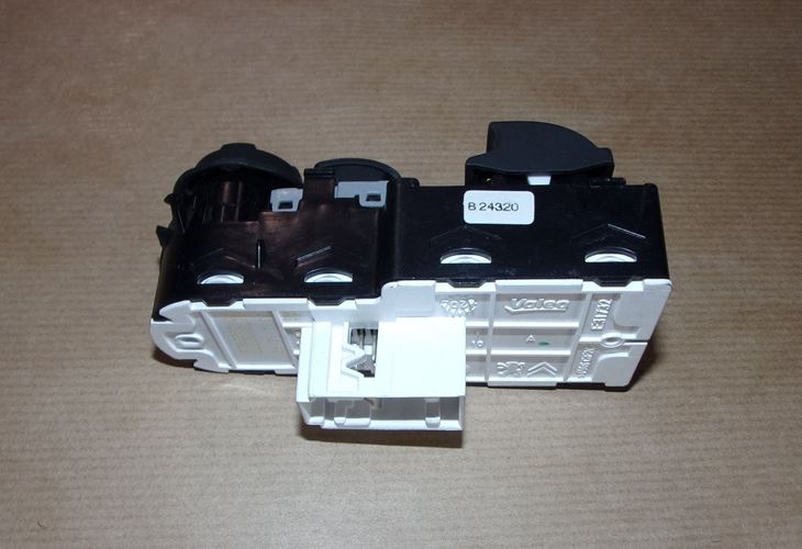 Przycisk podnoszenia i opuszczania szyb Citroen Jumpy IV Peugeot 208