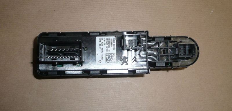 Przycisk podnoszenia i opuszczania szyb Citroen C4 Picasso II