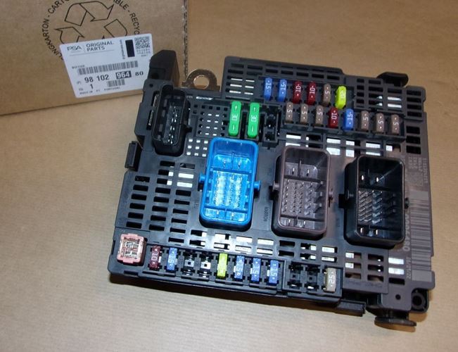 Skrzynka bezpieczników Peugeot 508