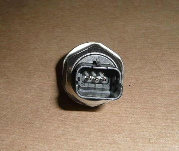 Czujnik ciśnienia paliwa Citroen C4 C8 Peugeot 308 2.0 HDI