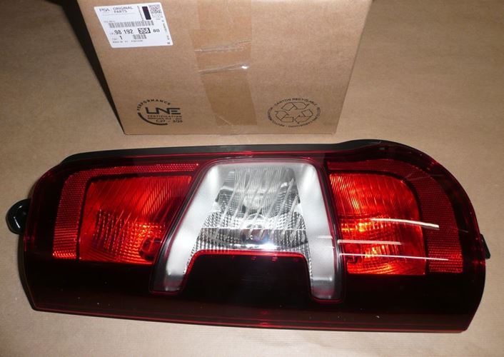 Lampa tylna zespolona Citroen Berlingo III lewa