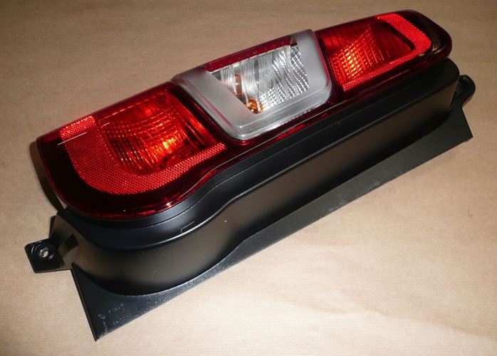 Lampa tylna zespolona Citroen Berlingo III lewa